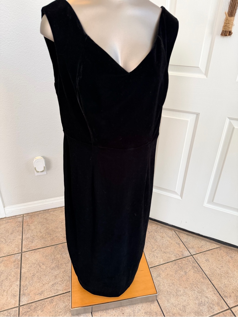 Collectif Maica Black Velvet Midi Dress with V-Neck
